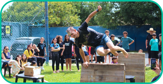 Alunos participando do Journey PLAY